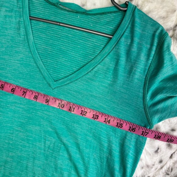 Lululemon tshirt blue green striped stretchy open hanging hangable top - Picture 8 of 9
